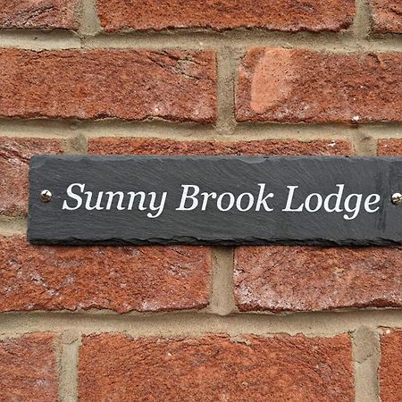 Cosy And Secluded Brook-Side Lodge Sleaford Exteriör bild